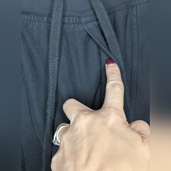 Athleta Farallon Midi Shorts Women’s M Charcoal Black Cotton Casual Pockets - Picture 9 of 14